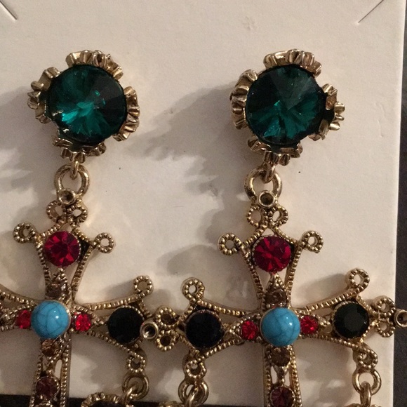 Brand new costume jeweled earrings cross Korea - Picture 2 of 6